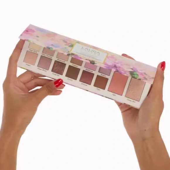 Laura Geller Eyeshadow Palette with Blush - Picture 3 of 4